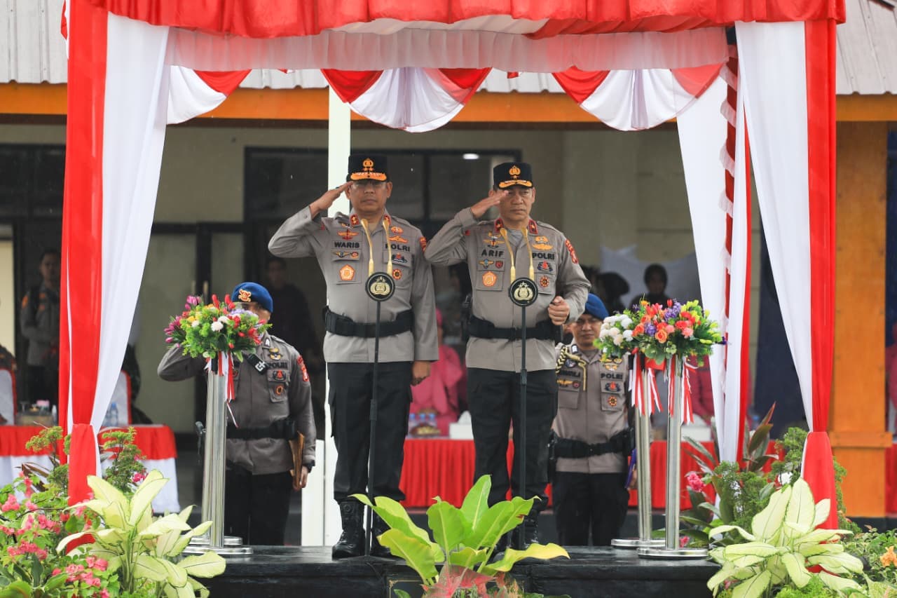 Kapolda Maluku Utara Terima Pataka _Fodudara Ngon Moi-Moi_, Perkuat Semangat Persaudaraan dan Pengabdian