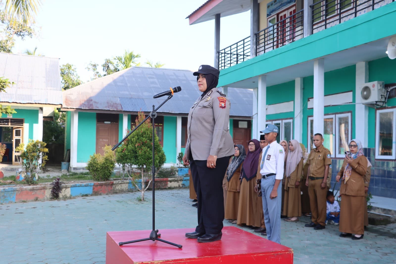 Sambut HUT Polwan ke-78, Polwan Polres Halsel Gelar Goes to School dan Edukasi Perlindungan Anak