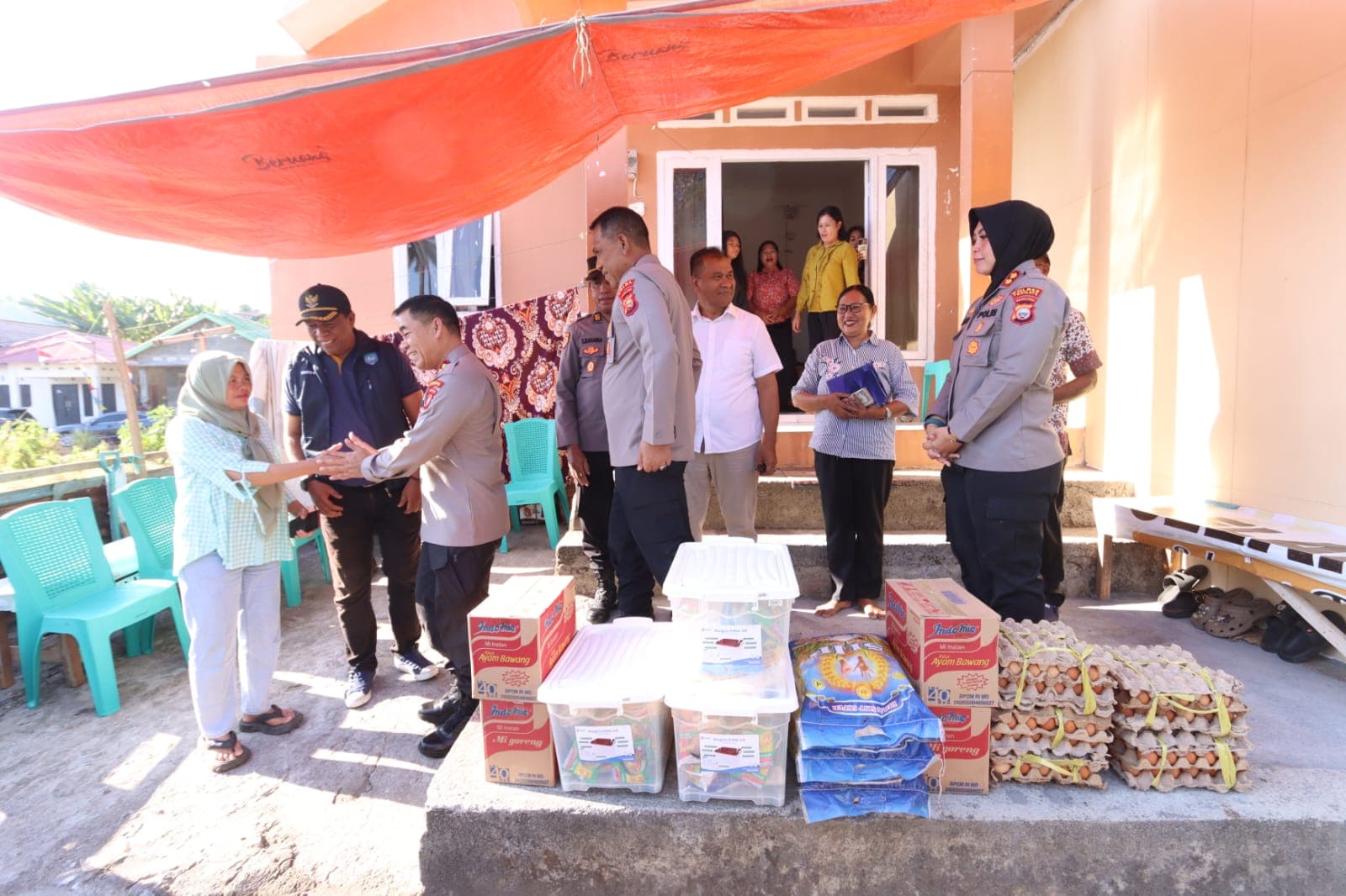 Kapolda Malut Bersama Kapolres Ternate Temui Nelayan yang Hilang 26 Hari di Samudra Pasifik